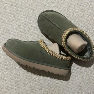 Ugg Tasman slipper Women size 8